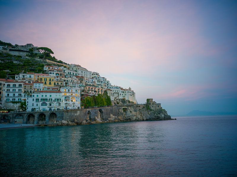 Amalfi in de avond van t.ART