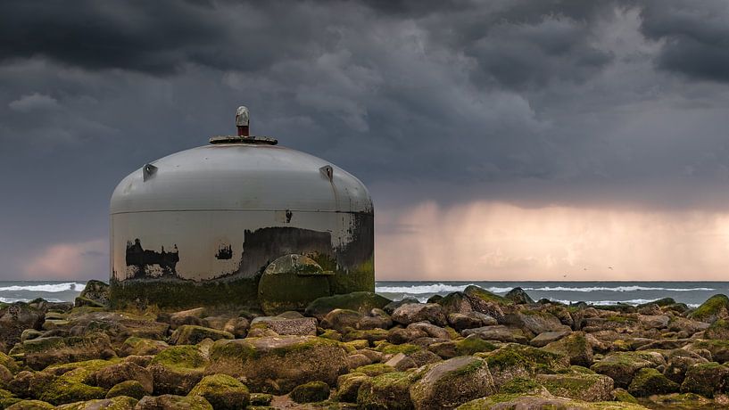 L'air menaçant au-dessus de la mer du Nord par Simon van Leeuwen