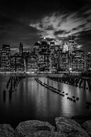 MANHATTAN SKYLINE Sonnenuntergang über New York City Monochrom