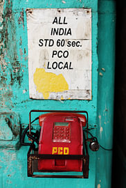 Telefonzelle i Indien, Kolkata von Simon Koy