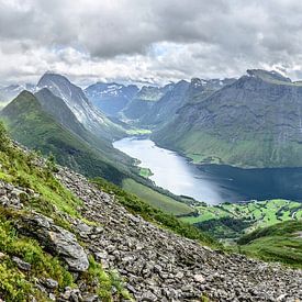 Panorama Hjorundfjord vanaf Saksa - Noorwegen van Harolds Hikes