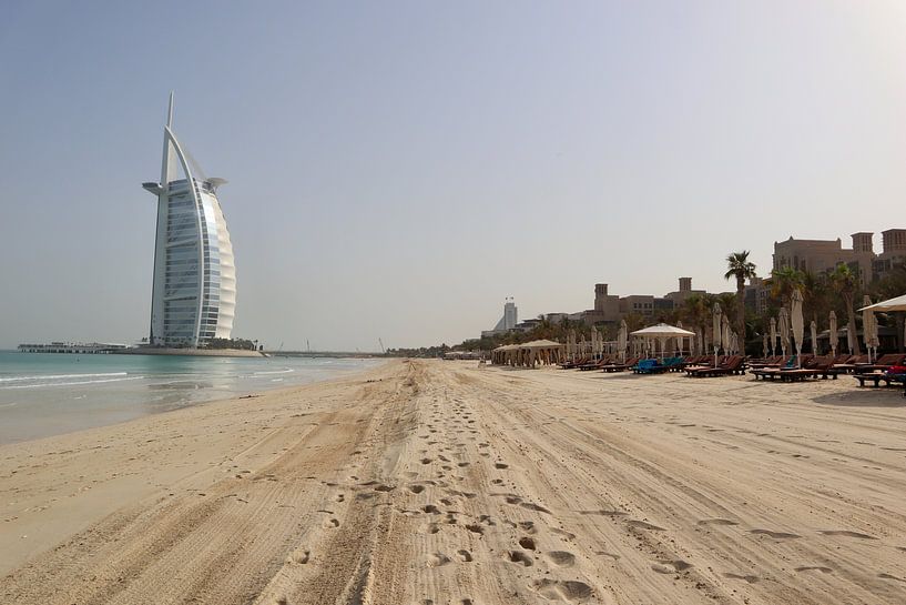 Dubai by Hello Pompoyo