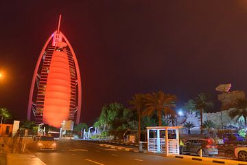 Uitzicht op de stad Dubai bij nacht van MPfoto71