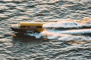 Rotterdamse Watertaxi in het gouden uur