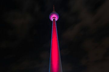 La tour de télévision de Berlin sous un jour particulier