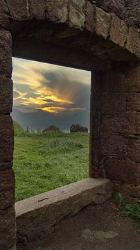 Le nouveau Slains Castle en Écosse - vue de la fenêtre