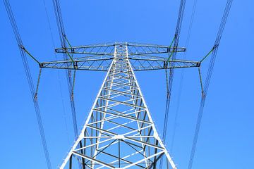 High Voltage electricyty transmission towers with power lines  by Sjoerd van der Wal Photography