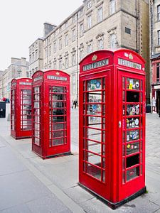 Englische Telefonzelle in dreifacher Ausfertigung