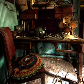 Urbex -  The Desk van Urbex & Preciousdecay by Sandra