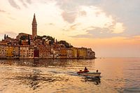 Fischen bei Sonnenaufgang bei Rovinj, Kroatien