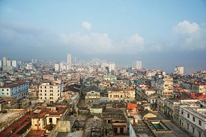 Zonsondergangstad Havana met inbegrip van de oude stad en verschillende iconische gebouwen