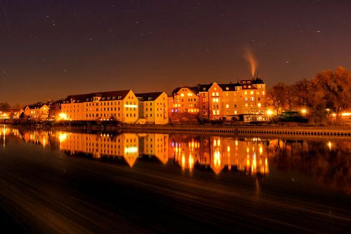 Bekijk stenen brug naar Sorat Hotel