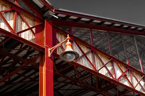 Dak met pilaar en lamp Pakhuis in de haven van Valencia Spanje