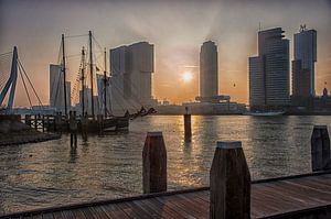 Zonsopkomst bij de Kop van Zuid in Rotterdam