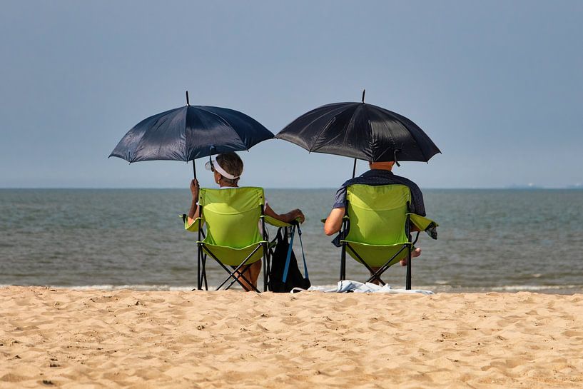 den Strand an einem schönen Tag genießen von picsbyronenvief