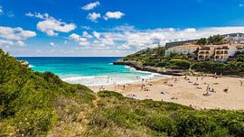 Mallorca Strand von Cala Mandia, idyllische Bucht am Meer, Spanien Balearische Inseln von Alex Winter