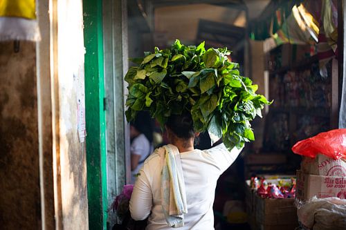 Indonesian woman at a market by Pieter Wolthoorn