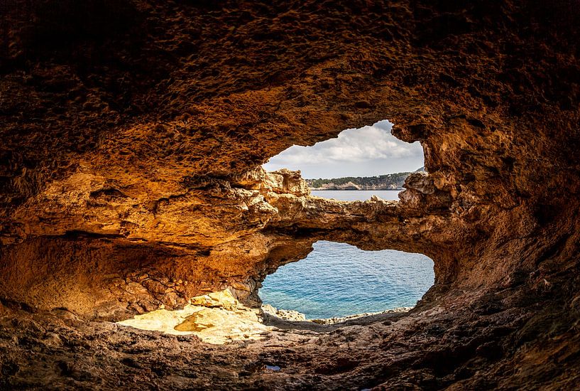 Schöne Höhle in Ibiza Spanien von Patrick Fotografeert