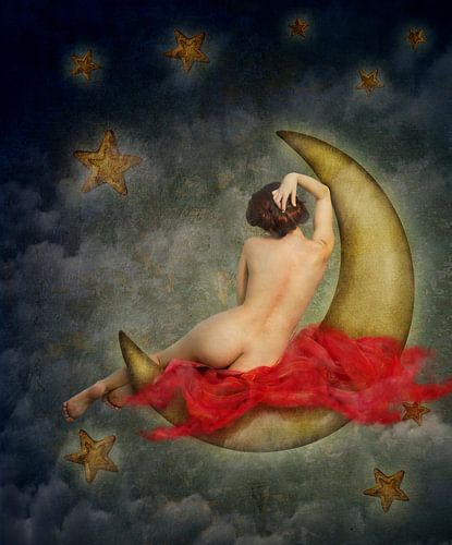 Paper Moon. Een prachtige naakte vrouw in een pose.