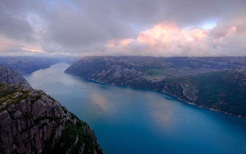 Coucher de soleil au Preikestolen, Lysefjorden, Norvège