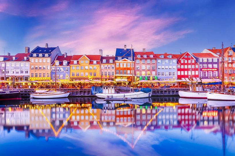 COPENHAGUE Nyhavn Impression de soirée idyllique par Melanie Viola