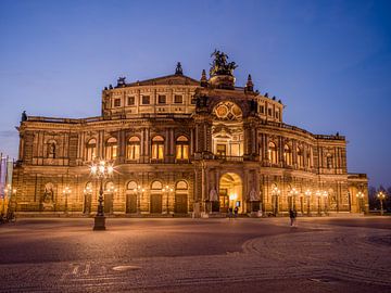 Dresden - Semperoper bij nacht van t.ART