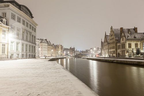 During snowfall at the Graslei of Ghent