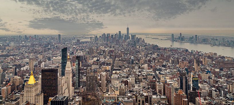 New York skyline vanaf de top van Empire State Building daglicht uitzicht in de winter van Mohamed Abdelrazek