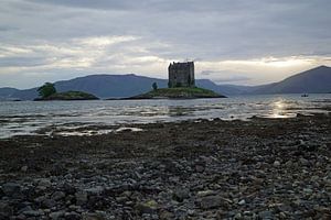 Castle Stalker ist ein Turmhaus etwa 2,5 Kilometer nordöstlich von Port Appin