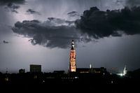 Bliksem met de grote kerk van Breda