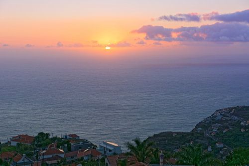 Madeira - De zon zakt in de zee bij Calheta