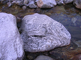 Bergwelten IXXX - Gneisfelsen im Valle di Livo von Helmut Martin - The Art of Stone - Steinkunst & Photographie