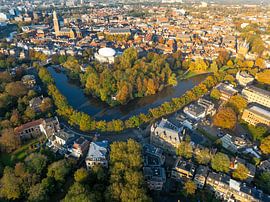 Vue aérienne de la ville de Zwolle lors d'une belle journée d'automne sur Sjoerd van der Wal Photographie