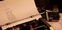 Schreibmaschine mit Uhr von Rudy Rosman Miniaturansicht