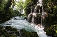 Wasserfall im Wald von Huub Keulers Miniaturansicht