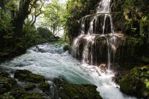 Wasserfall im Wald von Huub Keulers