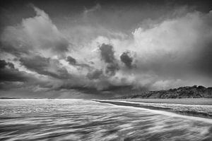 Des nuages de tempête sur les dunes de Zélande ! sur Peter Haastrecht, van