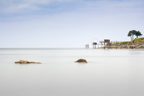 Fischerhütten an der Loire-Atlantique-Küste