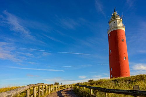 Vuurtoren van Texel in de duinen tijdens een rustige herfstmiddag