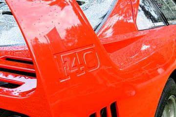 Ferrari F40 supercar van de achterspoiler uit de jaren tachtig van de vorige eeuw. van Sjoerd van der Wal Fotografie