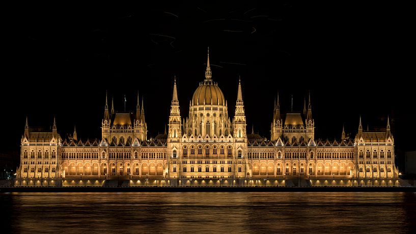 Parlementsgebouw Budapest by Erik de Klerck
