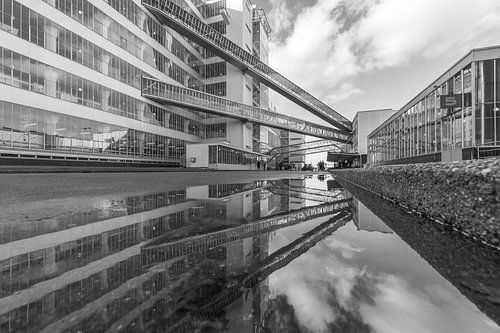 Van Nelle Fabriek in Rotterdam gespiegeld