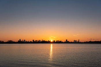 Prachtige zonsondergang over de Kralingse Plas