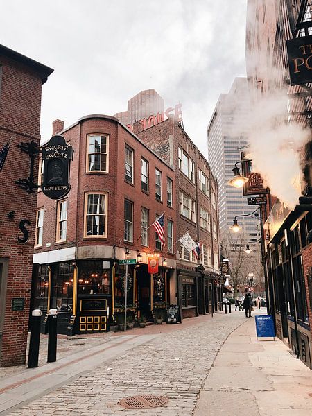 Boston by Hello Pompoyo