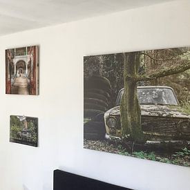 Photo de nos clients: Lost Place - voiture abandonnée par Gentleman of Decay, sur toile