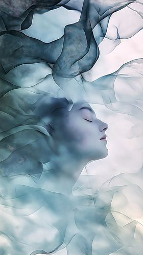 Vrouw in zacht vloeiende turquoise stof