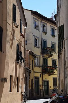 Toskana Italien Lucca Stadtzentrum von Hendrik-Jan Kornelis