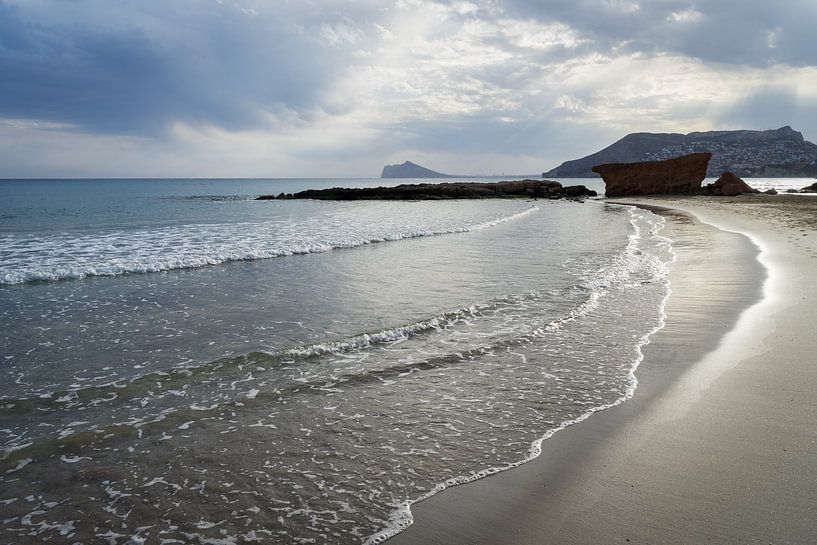 Wolken, Licht und Meerwasser in Calpe von Adriana Mueller