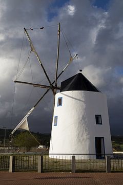 Alte Windmühle in Odiaxere Lagos Algarve Portugal von Western Exposure