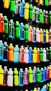 Madrid - Gekleurde flessen streetart van Wout van den Berg